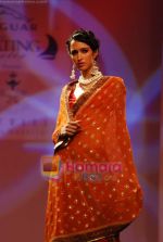 at Meera Muzaffar Ali Jaguar fashion show in Mumbai on 16th Jan 2011 (92).JPG