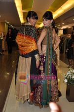 Aanchal Kumar, Candice Pinto at Amara showcases Shyamal Bhunika_s new collection in Amara on 20th Jan 2011 (9).JPG
