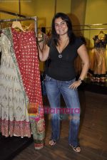 Divya Palat at Amara showcases Shyamal Bhunika_s new collection in Amara on 20th Jan 2011 (3).JPG