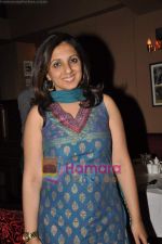 Munisha Khatwani at Shama Sikandar showcased her Cocktail & Party Collection in Mahim on 20th Jan 2011 (10).JPG