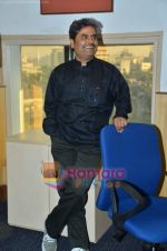 Vishal Bharadwaj promotes 7 Khoon Maaf with Radiocity in Bandra on 21st Jan 2011 (5).JPG