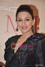 Sonali Bendre at Mickey Contractor MAC bash in Four Seasons on 22nd Jan 2011 (6).JPG