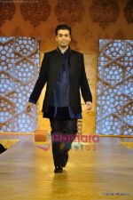 Karan Johar walk the ramp at Mijwan show in Trident, Bandra on 23rd Jan 2011 (5).JPG