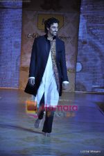 Kunal Kapoor walk the ramp at Mijwan show in Trident, Bandra on 23rd Jan 2011 (2).JPG