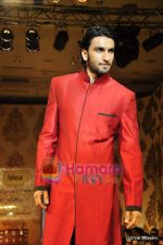 Ranveer Singh walk the ramp at Mijwan show in Trident, Bandra on 23rd Jan 2011 (58).JPG