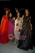 Farah Ali Khan, Nisha Jamwal, Suchitra Krishnamurthy at Club Viva fashion show in the Club on 24th Jan 2011 (3).JPG