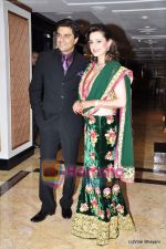 Neelam Kothari, Sameeer Soni at Neelam and Sameer_s wedding reception in Mumbai on 24th Jan 2011 (5).JPG