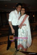 Rani Mukherjee, Shahrukh Khan at Neelam and Sameer_s wedding reception in Mumbai on 24th Jan 2011 (3).JPG