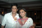 Rani Mukherjee, Shahrukh Khan at Neelam and Sameer_s wedding reception in Mumbai on 24th Jan 2011 (7).JPG