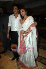 Rani Mukherjee, Shahrukh Khan at Neelam and Sameer_s wedding reception in Mumbai on 24th Jan 2011 (9).JPG