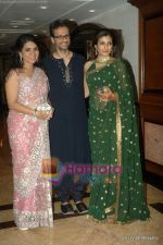 Raveena Tandon at Neelam and Sameer_s wedding reception in Mumbai on 24th Jan 2011 (2).JPG