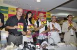 Anupam Kher, Katrina Kaif, Pritish Nandy, Gulzar, Chetan Bhagat at Tonite This Savage Rite book launch in Crossword, Mumbai on 27th Jan 2011 (3).JPG