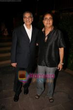 Jagjit Singh at the Launch of music album Hasrat by Ustaad Zakir Hussain in Mumbai on 27th Jan 2011 (4).JPG