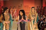 Dia Mirza, Shabana Azmi at Ritu Kumar show in Taj Land_s End on 30th Jan 2011 (5).JPG