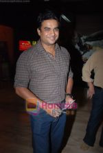 Madhavan at the Premiere of Yeh Saali Zindagi in Cinema , Mumbai on 2nd Feb 2011 (14).JPG