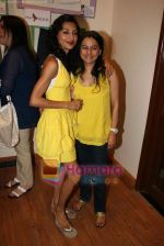 akanksha nanda and sangeeta chopra at Denim story store launch in Fort on 2nd Feb 2011.JPG