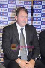 at Ceat World Cup Awards in Taj Hotel on 3rd Feb 2011 (11).JPG