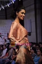 at Gitanjali Tour De India fashion  show in Trident, Mumbai on 6th Feb 2011 (157).JPG