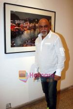 Pritish Nandy at Art Htu Lens exhibition in Kalaghoda on 7th Feb 2011 (2).JPG