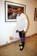 Pritish Nandy at Art Htu Lens exhibition in Kalaghoda on 7th Feb 2011 (4).JPG
