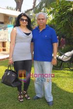 ramesh sippy with wife at Harsh Goenka art camp in Madh on 8th Feb 2011.JPG