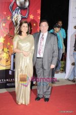 Rishi Kapoor, Neetu Singh at Global Indian Film and TV awards by Balaji on 12th Feb 2011 (2).JPG