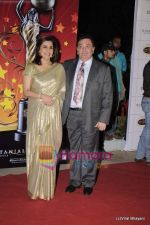 Rishi Kapoor, Neetu Singh at Global Indian Film and TV awards by Balaji on 12th Feb 2011 (3).JPG