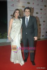 Sonali Bendre, Goldie Behl at Global Indian Film and TV awards by Balaji on 12th Feb 2011 (2).JPG