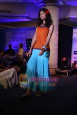 at Pantaloon_s CEO Style fashion show in Mayfair on 16th Feb 2011 (17).JPG
