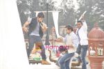 Shahid Kapoor, Virender Sehwag, Zaheer Khan shoot for Colgate MaxFresh Gel Ad in Panvel Maharashtra on 21st Feb 2011 (3).JPG