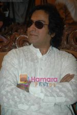 Talat Aziz at the launch of Zakir Hussain Album The Legacy by Ustad Sultan Khan and his son Sabir Khan in Juhu on 21st Feb 2011 (3).JPG
