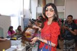 Shilpa Shetty at Araish exhibition in Blue Sea, Mumbai on 22nd Feb 2011 (19).JPG