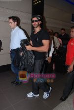 Hrithik Roshan leaves for Star Parivaar awards in Venetian Macau in  International Airport, Mumbai on 23rd Feb 2011 (6).JPG