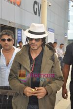 Shahrukh Khan snapped in his Johny depp look in  Domestic Airport, Mumbai on 28th Feb 2011 (6).JPG