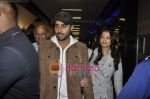 Abhishek Bachchan, Aishwarya Rai return from Oscar Awards in International Airport on 1st March 2011 (11).JPG