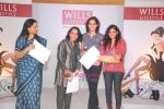 Judges with one of the five winners of The Debut at Wills Lifestyle presented 5th edition of The Debut in Mumbai on 1st March 2011.jpg