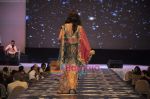 Mugdha Godse walks the ramp for Vikram Phadnis at HDIL Invitation cup awards night in Race Course on 5th March 2011 (5).JPG