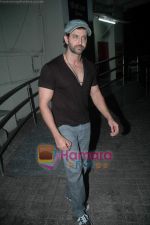 Hrithik Roshan snapped at multiplex in Juhu on 6th March 2011 (3).JPG
