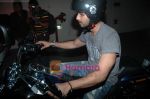 Shahid Kapoor snapped at multiplex in Juhu on 6th March 2011 (2).JPG