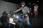 Shahid Kapoor snapped at multiplex in Juhu on 6th March 2011 (3).JPG