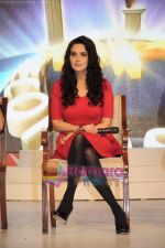 Preity Zinta at Guniess World Records show for Colors in Taj Land_s End on 8th March 2011 (19).JPG