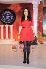 Preity Zinta at Guniess World Records show for Colors in Taj Land_s End on 8th March 2011 (2).JPG