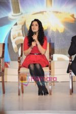 Preity Zinta at Guniess World Records show for Colors in Taj Land_s End on 8th March 2011 (32).JPG