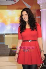 Preity Zinta at Guniess World Records show for Colors in Taj Land_s End on 8th March 2011 (6).JPG