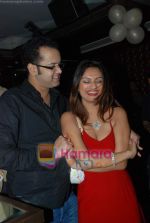 Rahul Mahajan, Dimpy Ganguly at Rashmi Bagga_s birthday bash in Vie Lounge on 10th March 2011 (6).JPG