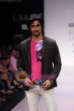 Kunal Kapoor walk the ramp for Energie show at Lakme Fashion Week 2011 Day 2 in Grand Hyatt, Mumbai on 12th March 2011 (6).JPG