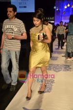 at Manish Malhotra show at Lakme Fashion Week 2011 Day 2 in Grand Hyatt, Mumbai on 12th March 2011 (10).JPG