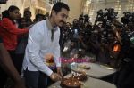 Aamir Khan celebrates 46th birthday with Media in Bandra, Mumbai on 14th March 2011 (18).JPG