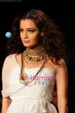 Dia Mirza walk the ramp for Rocky S Show at Lakme Fashion Week 2011 Day 4 in Grand Hyatt, Mumbai on 14th March 2011 (18).JPG