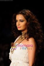 Dia Mirza walk the ramp for Rocky S Show at Lakme Fashion Week 2011 Day 4 in Grand Hyatt, Mumbai on 14th March 2011 (8).JPG